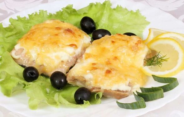 Baked fish with cheese will be a delicious and healthy dish in the Mediterranean diet menu. 