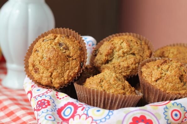 Oat muffins with almonds - a fragrant dessert for those who lose weight with a Mediterranean diet